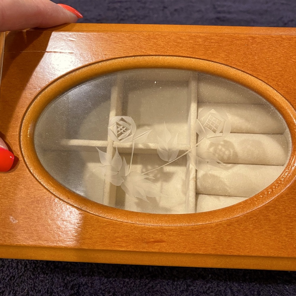 Jewelry box